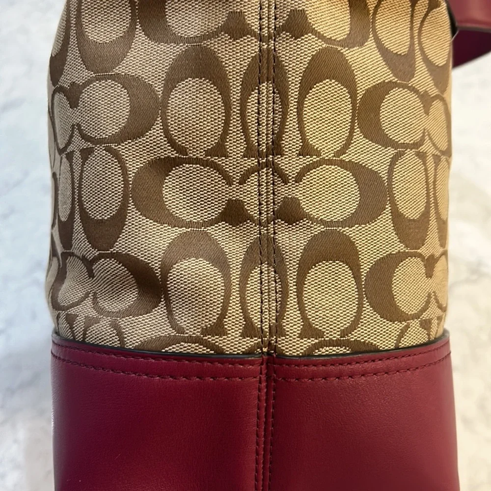 Coach adjustable strap bucket bag EUC! - Picture 10 of 17